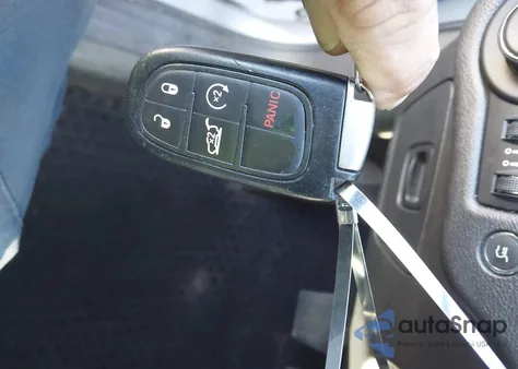 2018 Jeep Cherokee Latitude Plus Fwd z USA, uszkodzony, nr VIN 1C4PJLLB3JD589999